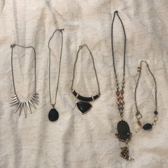 Bundle of 5 necklaces - Picture 1 of 2